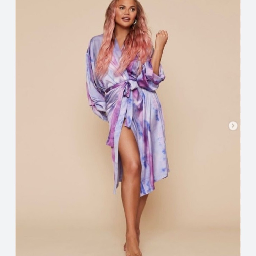 CHILL by Cravings | Chrissy Teigen Ultraviolet Tye-Dye Kimono Sleeve Robe Size 1